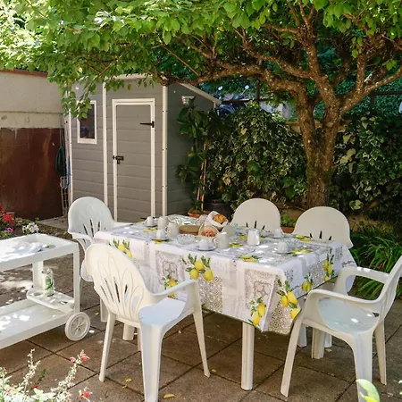 Lovely In With Kitchen Apartment